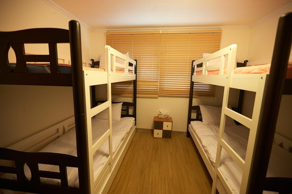 Moon Hostel Seoul Room photo