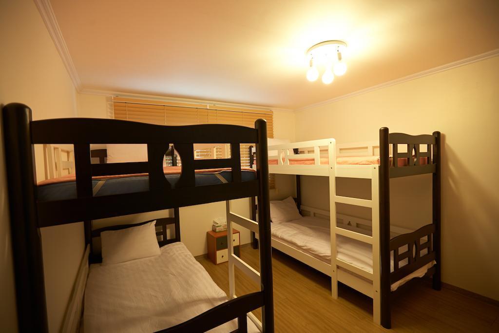 Moon Hostel Seoul Room photo