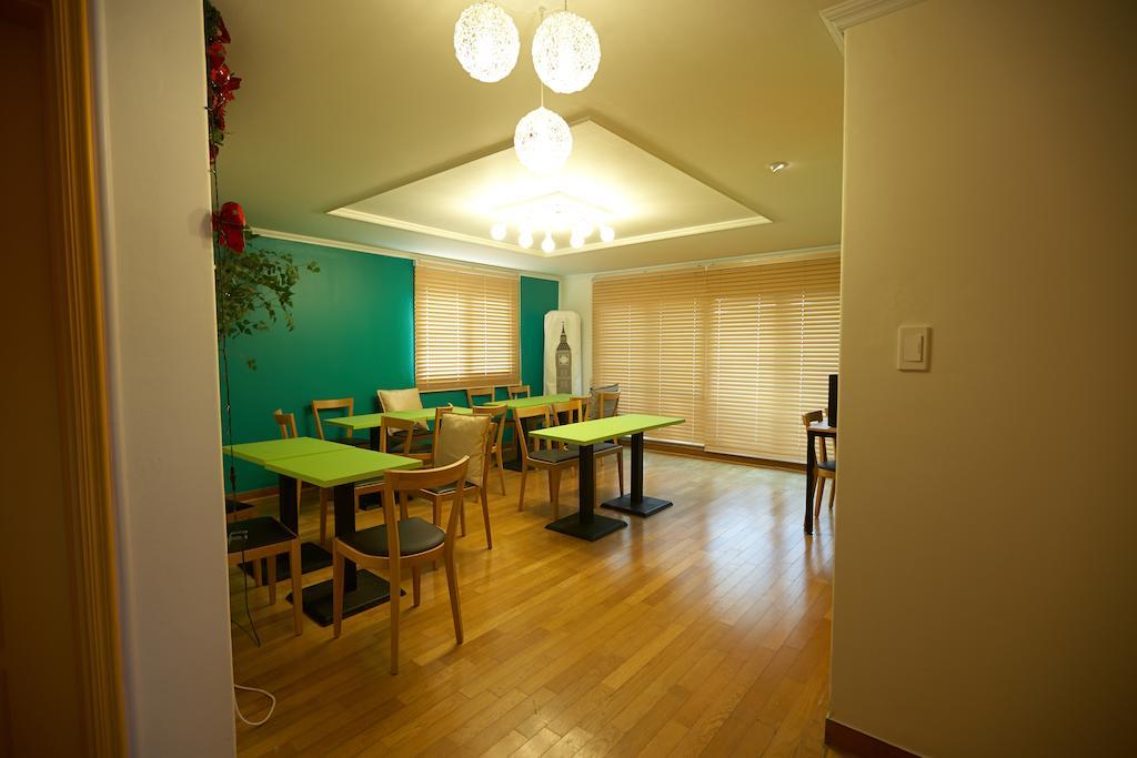 Moon Hostel Seoul Exterior photo