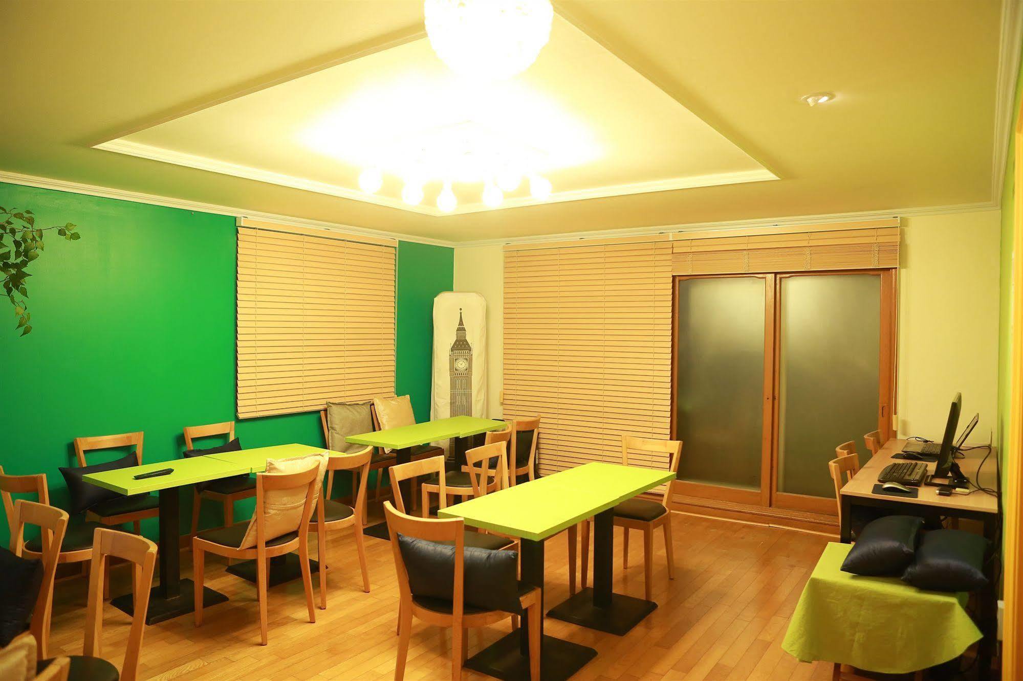 Moon Hostel Seoul Exterior photo